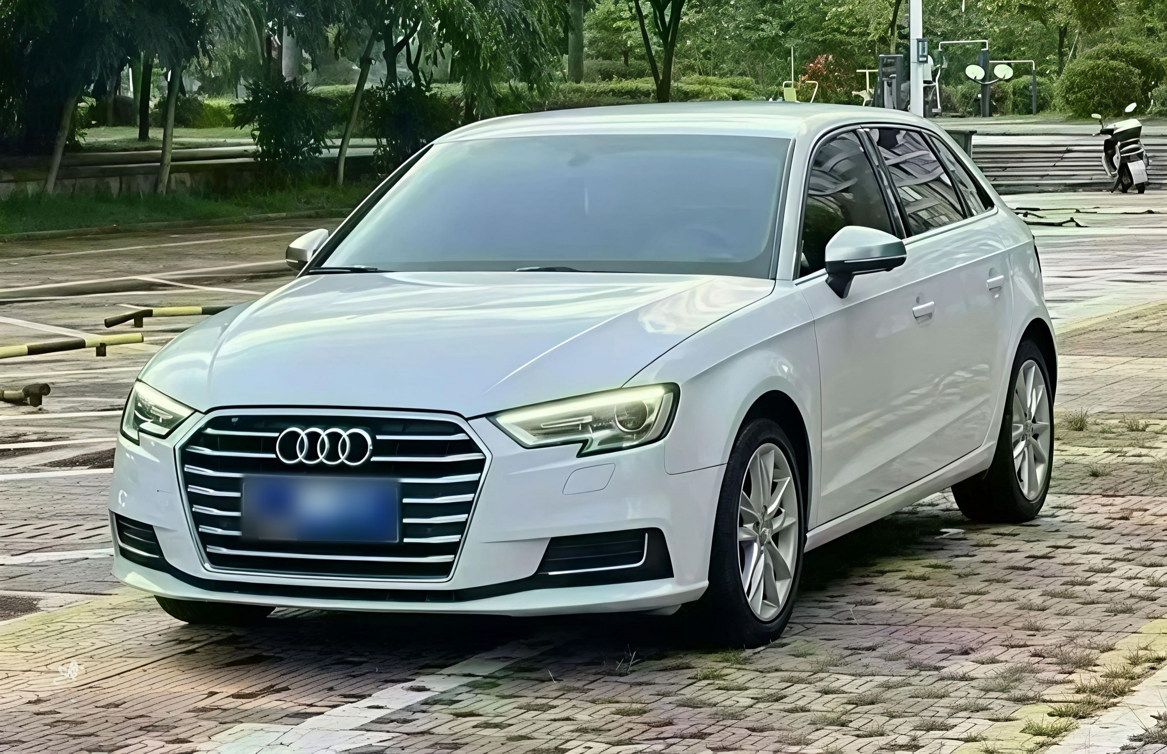 Под передней частью автомобиля