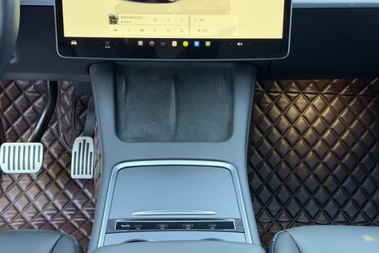 Used Tesla Model Y 2022 Long-Range All-Wheel-Drive Version
