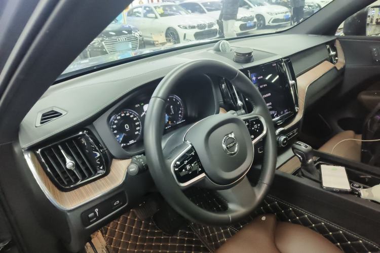 Used Volvo XC60 2021 T5 4x4 Smart Luxury Edition

