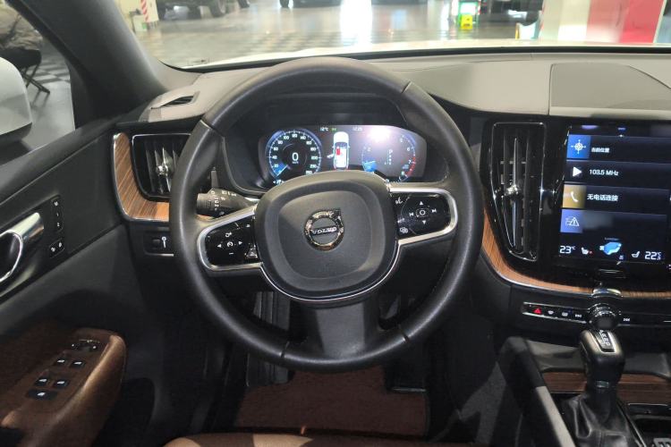 Used Volvo XC60 2021 T5 4x4 Smart Luxury Edition