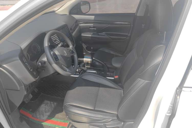 Used Mitsubishi Outlander 2021 Revised Version 2.0L Two-Wheel Drive Comfort Edition 5 Seats
