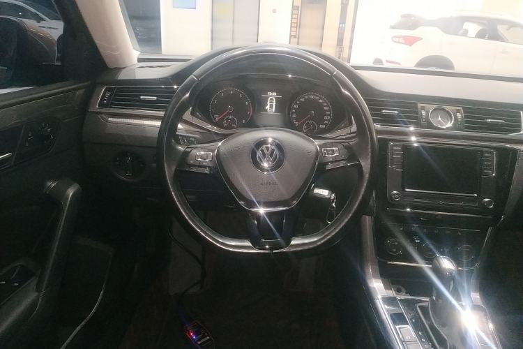 Used Volkswagen Passat 2016 330TSI DSG Luxury Edition
