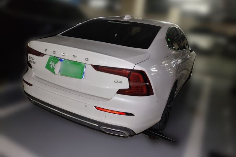 Used Volvo S60 2022 B4 Zhiyuan Luxury Edition
