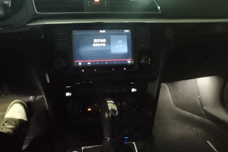 Used Volkswagen Lamando 2015 330TSI DSG Luxury Edition
