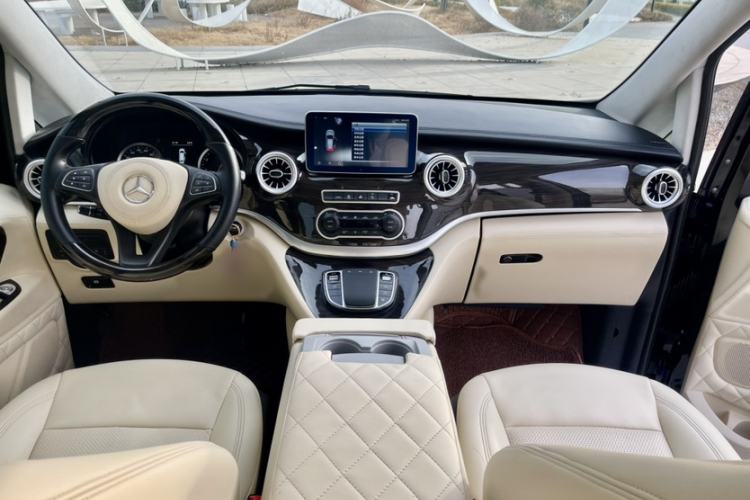 Used Mercedes-Benz Vito 2018 2.0T Elite Version 7 Seats China VI Emission Standard
