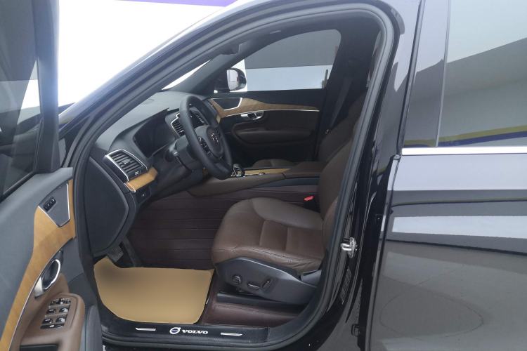 Used Volvo XC90 2023 B5 SmartDrive Luxury Edition 5 Seats
