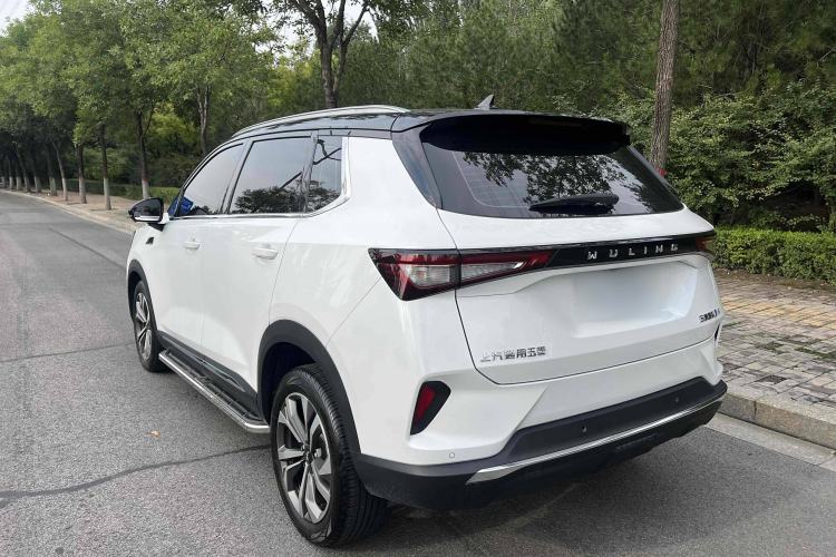 Used Wuling Asta 2022 2.0L DHT Electric-Speed Version
