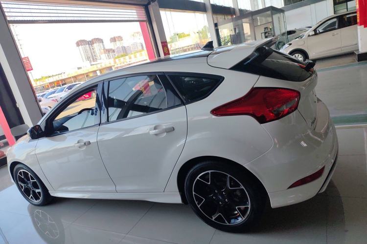 Used Ford Focus 2017 1.5T CTCC White and Black Limited Edition
