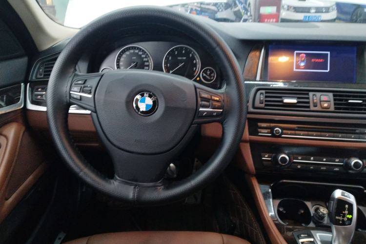 Used BMW 5 Series 2014 525Li Leading Model
