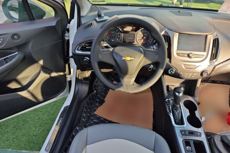 Used Chevrolet Cruze 2018 320 Automatic Pioneer Sunroof Edition
