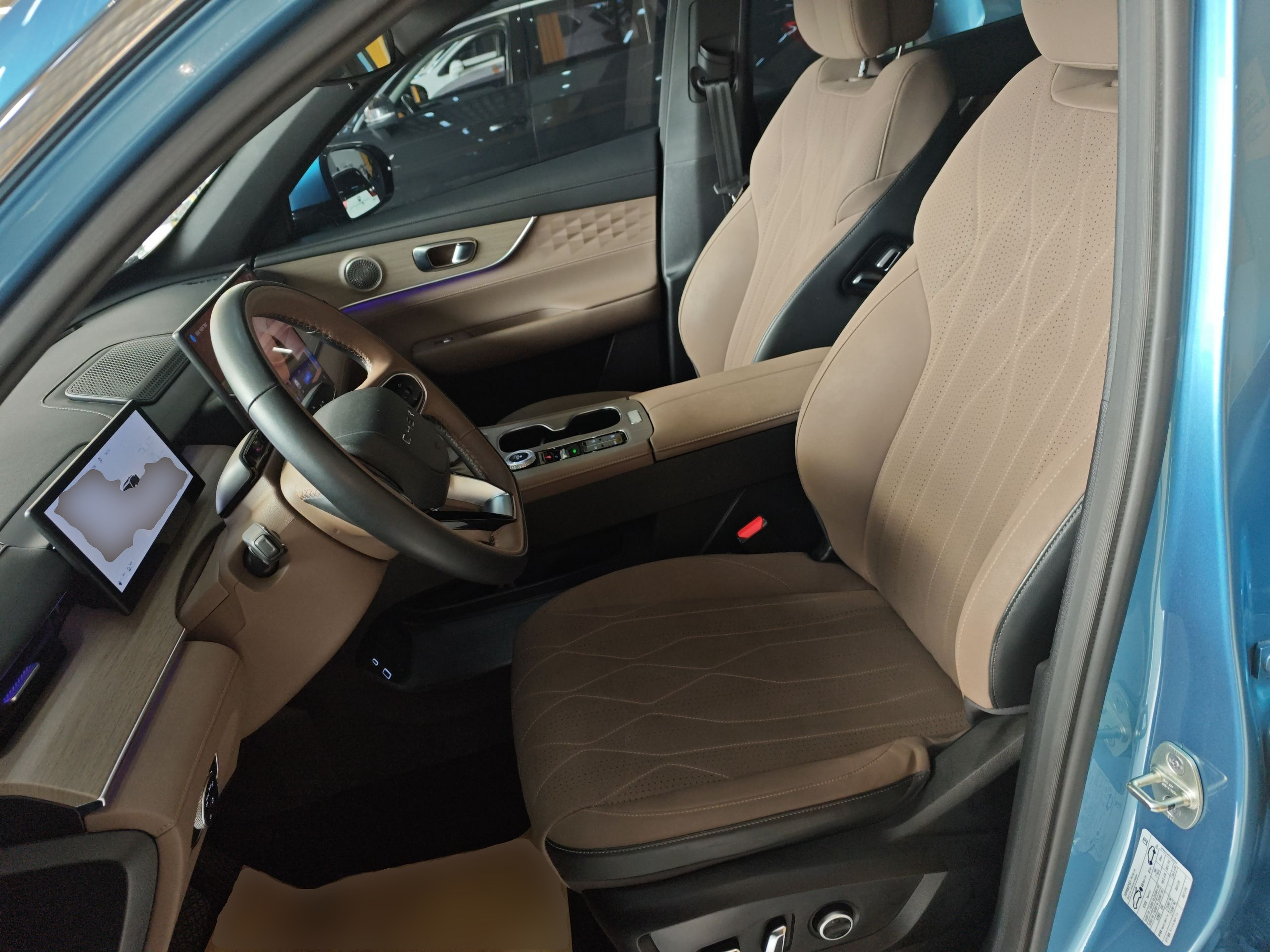 المقاعد الأمامية داخل السيارة