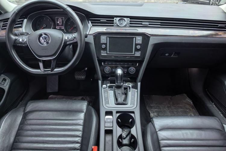 Used Volkswagen Magotan 2018 Facelift 330TSI DSG Luxury Model
