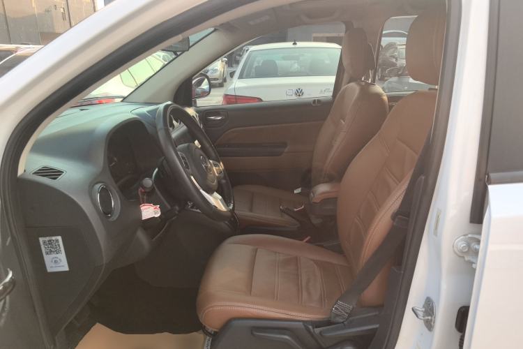 Used  Compass 2014 Revised Version 2.0L Two-Wheel Drive Entry-Level Edition
