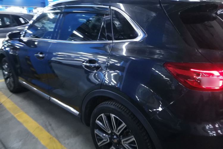 Used Hongqi HS5 2022 Facelifted Version 2.0T Smart Connect Flagship All-Wheel-Drive Edition
