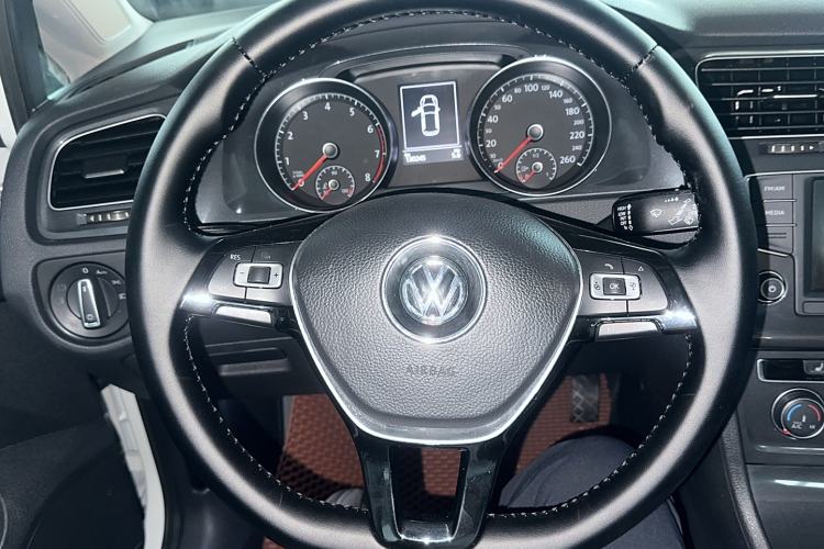 Used Volkswagen Golf 2017 230TSI Automatic Luxury Million-Vehicle Commemorative Edition
