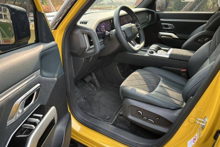 Used  G318 2025 Worry-Free Adventure Edition Four-Wheel Drive Secret Realm Version
