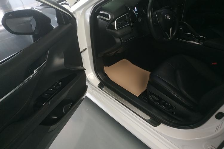 Used Toyota Camry 2021 2.0G Luxury Edition
