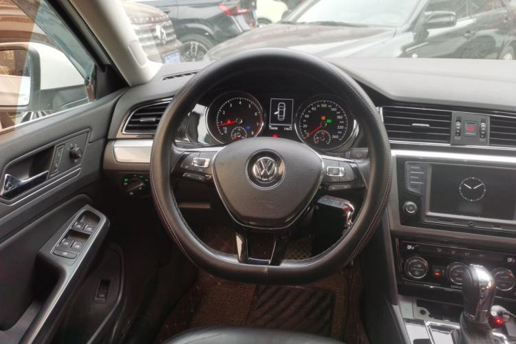 Used Volkswagen Lamando 2017 280TSI DSG Comfort Edition
