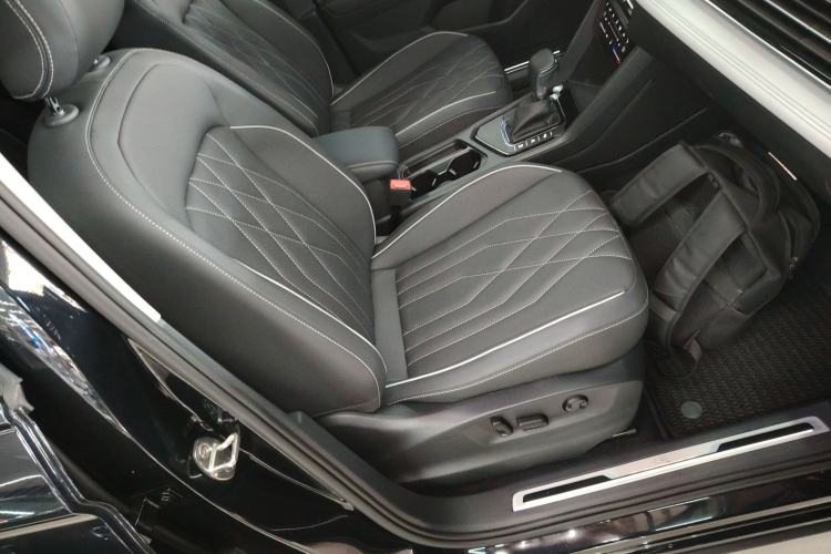 Used Volkswagen Tiguan L 2023 330TSI Automatic Two-Wheel Drive R-Line Enjoyment Edition