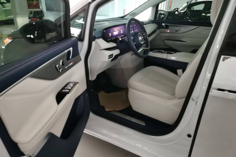 Used Buick GL8 New Energy 2024 Lu Zun Luxury Edition 6-Seater
