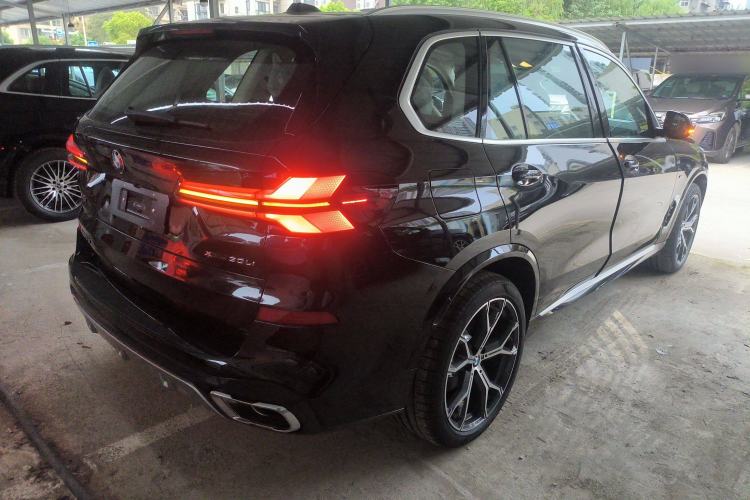 Used BMW X5 2023 xDrive 30Li Luxury M Sport Package
