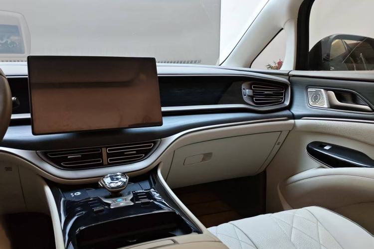 Used Denza D9 2022 EV 600 Four-Wheel Drive Prestige Model