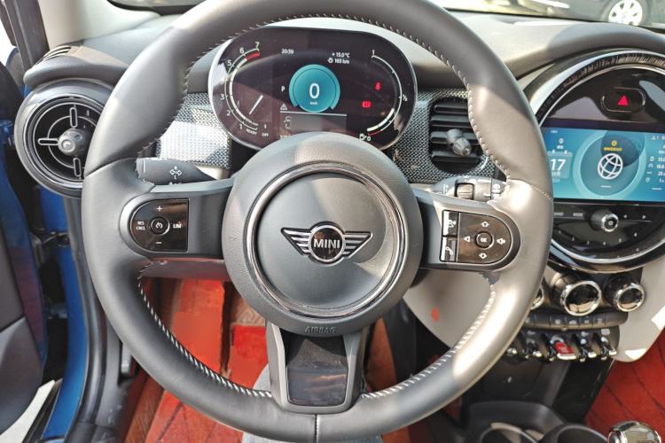 Used  MINI 2022 1.5T COOPER Artist Five-Door Edition
