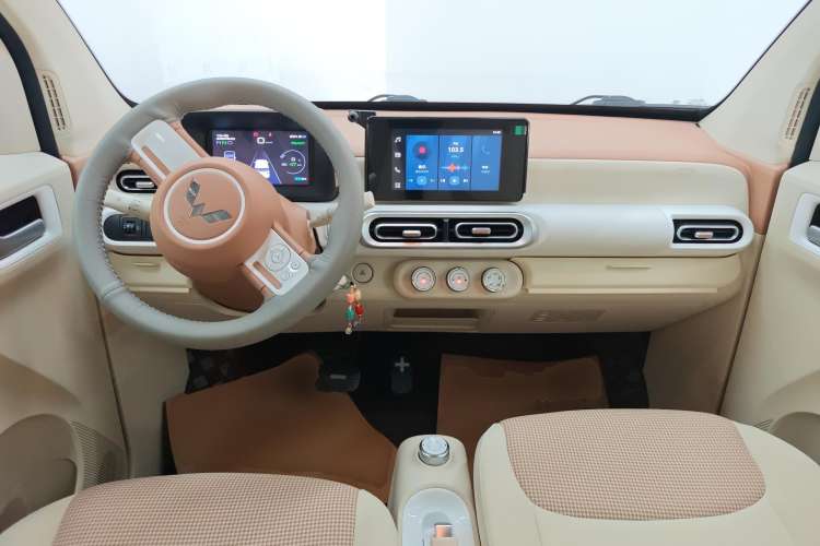 Used Wuling Hongguang MINIEV 2024 3rd Generation 215km Advanced Version
