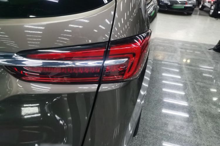 Used Buick GL8 2023 Facelifted Land Cruiser Executive Luxury Version
