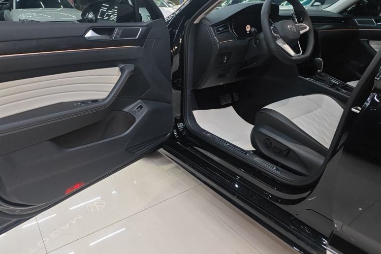 Used Volkswagen Magotan 2025 Revised Version 2 Zhongxiang Edition 330TSI DSG Luxury Trim
