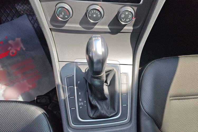 Used Volkswagen Golf 2016 230TSI Automatic Comfort Version
