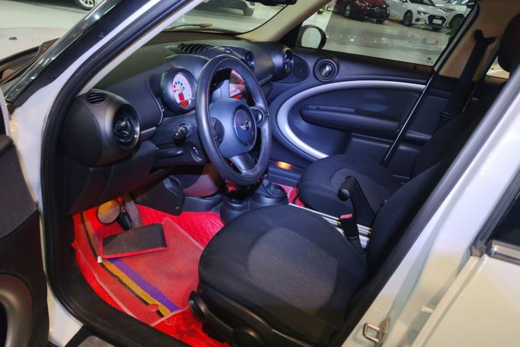 Used  Countryman 2011 1.6L ONE
