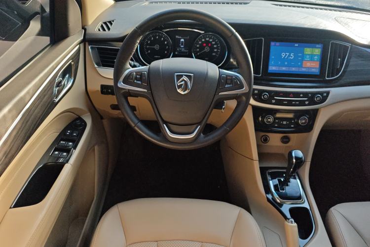 Used Baojun 730 2016 1.8L iAMT Luxury Model 7 Seats