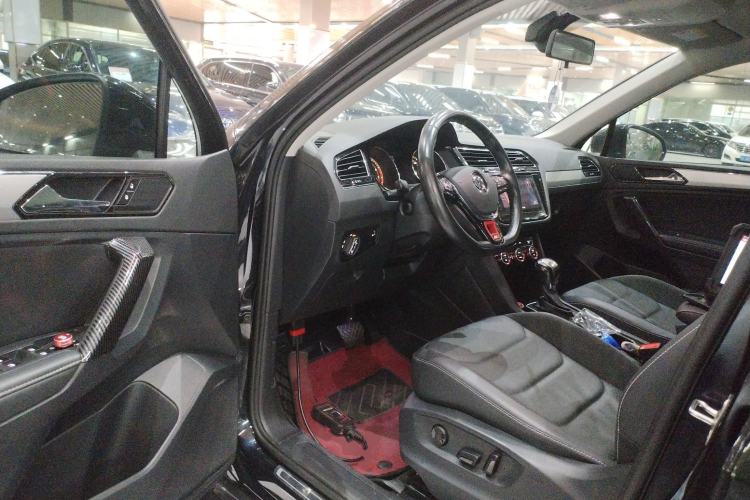 Used Volkswagen Tiguan L 2020 330TSI Automatic Two-Wheel Drive Panoramic Comfort Edition China VI Standard
