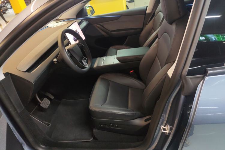 Used Tesla Model Y 2025 Rear-Wheel-Drive Version
