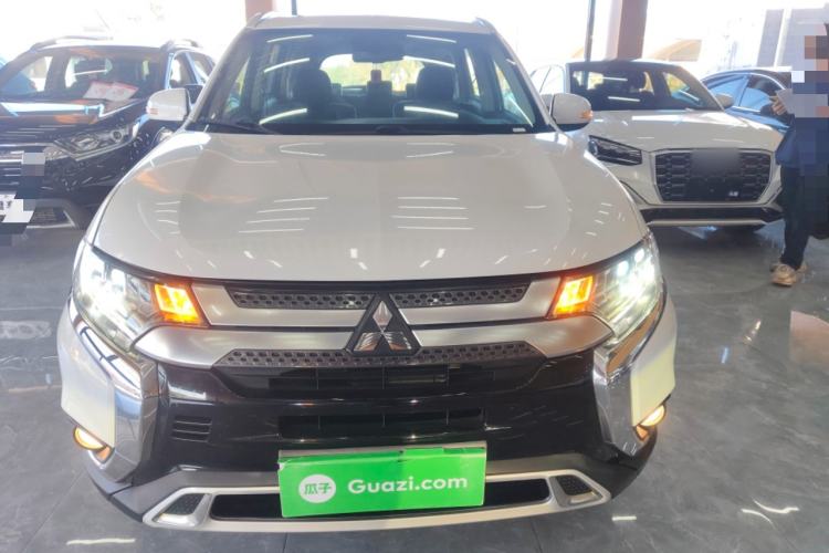 Used Mitsubishi Outlander 2019 2.4L Two-Wheel Drive ZhiXing Version 5 Seats China V Emission Standard
