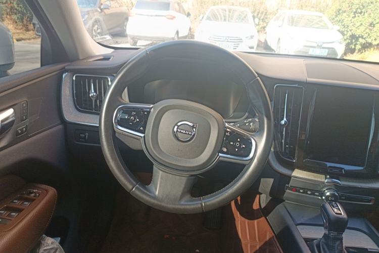 Used Volvo XC60 2020 T5 4x4 Smart Luxury Edition
