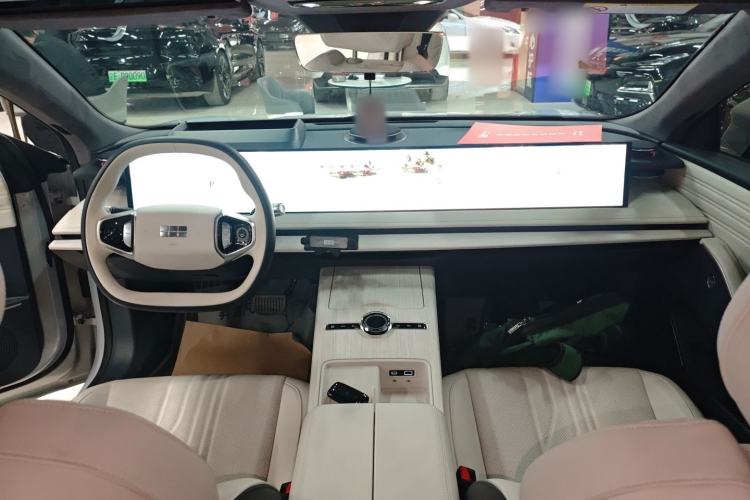 Used  E8 2024 550 km Range Rear-Drive MAX