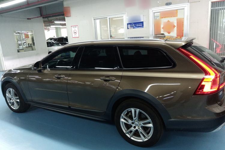 Used Volvo V90 2017 Cross Country T5 AWD Smart Range Edition
