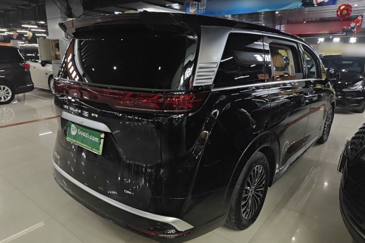 Used Denza D9 2022 DM-i 1040 Prestige Model
