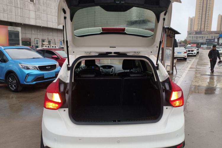 Used Ford Focus 2012 Hatchback 1.6L Automatic Fashion Edition
