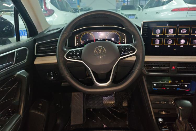 Used Volkswagen Tiguan L 2022 330TSI Automatic Two-Wheel Drive Smart Edition
