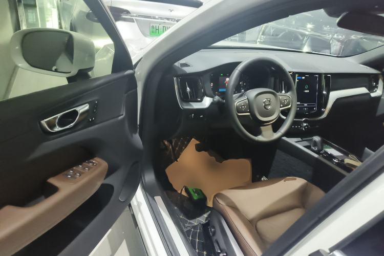 Used Volvo XC60 2023 B5 4x4 Smart Luxury Edition