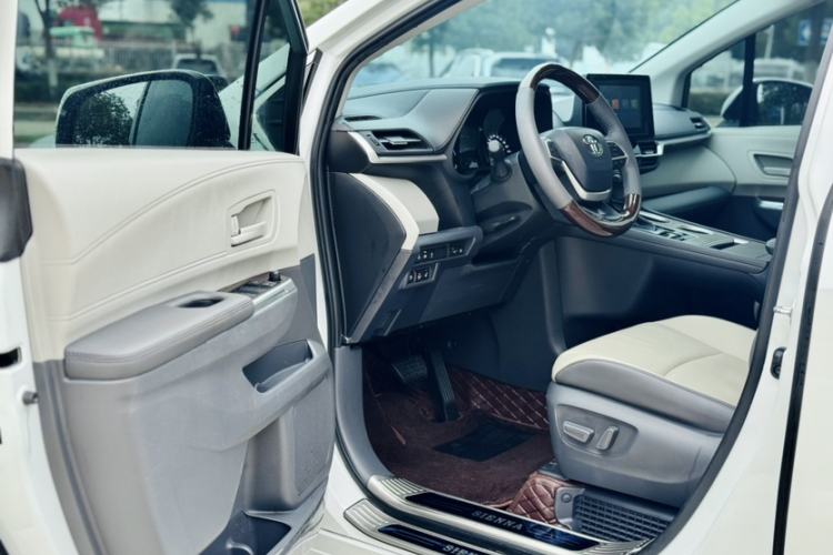 Used Toyota Sienna 2021 2.5L Hybrid Comfort Edition