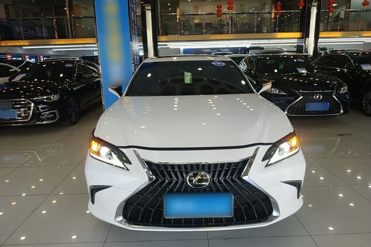 Used Lexus ES 2022 300h Excellence Edition
