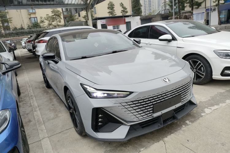 Used Changan UNI-V 2022 1.5T Prestige Version
