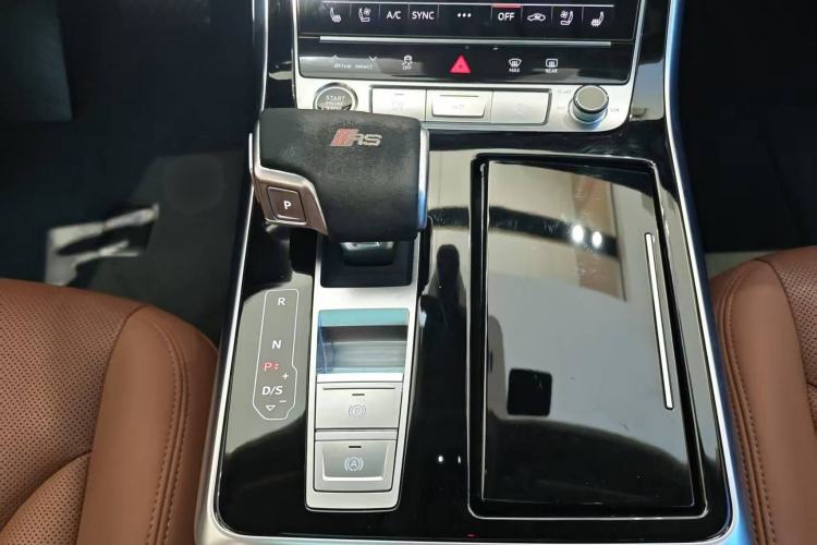 Used Audi Q7 2020 55 TFSI quattro S line sports model
