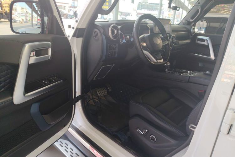 Used Beijing Auto BJ40 2019 PLUS 2.3T Automatic Four-Wheel Drive Premium Edition China VI
