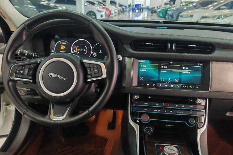 Used Jaguar XFL 2018 XFL 2.0T 250 PS Luxury Edition
