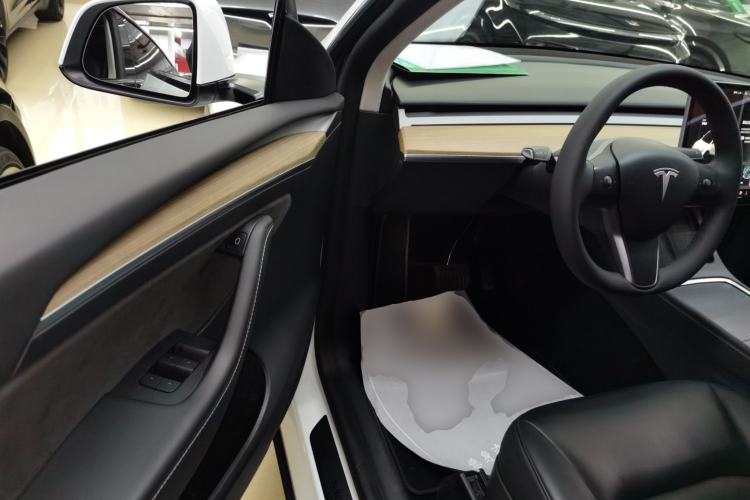 Used Tesla Model Y 2021 Long-Range All-Wheel-Drive Version